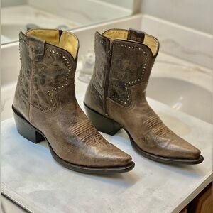 Vintage Sundance women’s Cowboy Boots size 8.5M excellent condition, clean